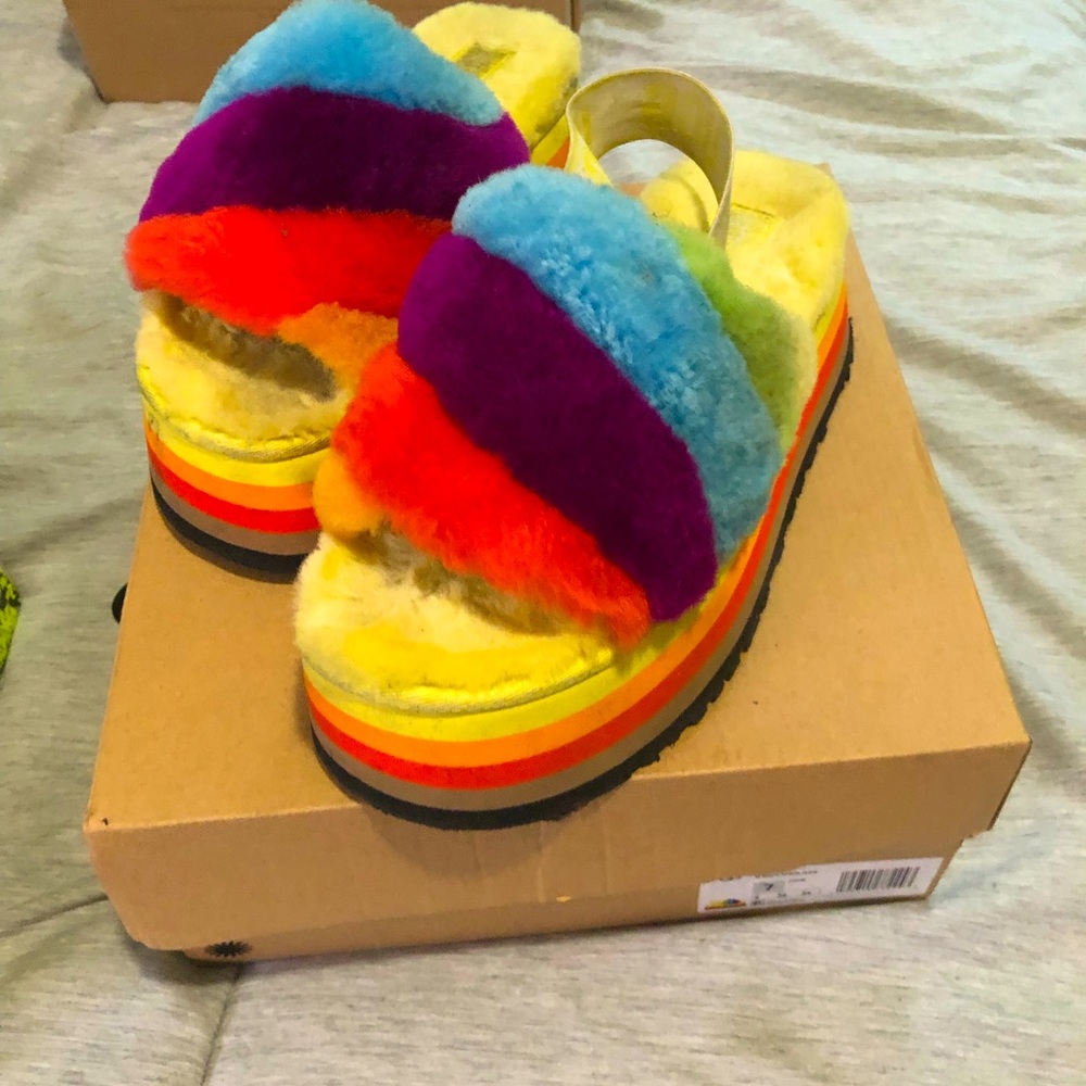 PRIDE UGG SLIPPERS MAKE ME AN OFFER  😊🤞🏽